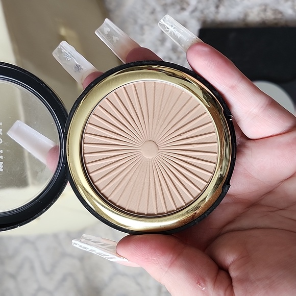 Milani Bronzer - Picture 3 of 3
